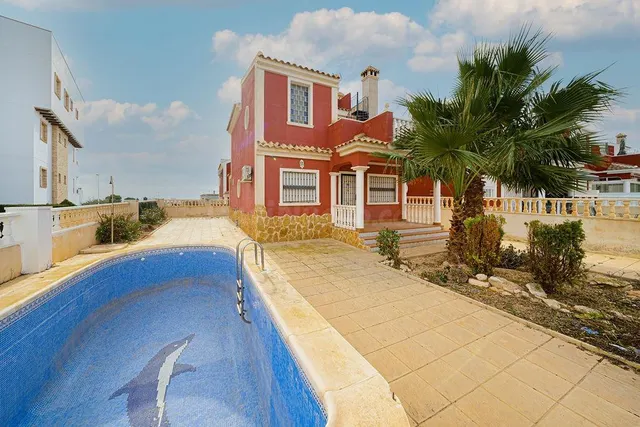 CHALET INDEPENDIENTE EN ORIHUELA COSTA