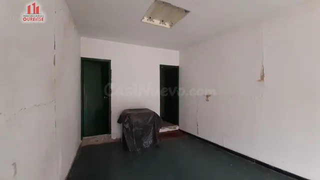 LOCAL COMERCIAL EN EL CENTRO CERCA DE LAS BURGAS. — 2