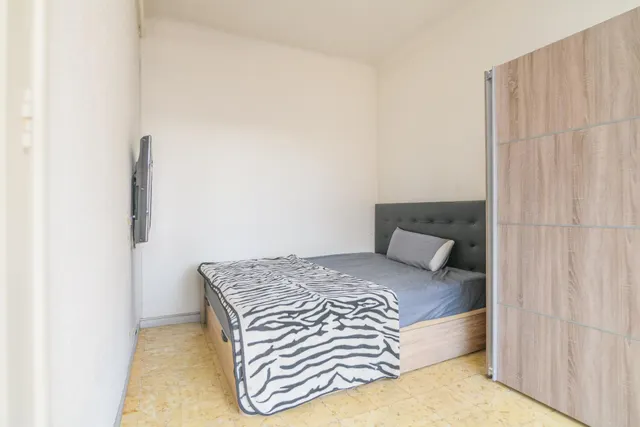 ¡Oportunidad única para inversores! Piso con alta rentabilidad e inquilino solvente en el centro de Manresa — 35
