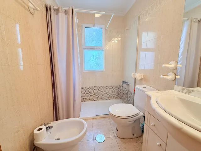 Apartamento situado en el kilómetro 14 de La Manga del Mar Menor, en el residencial Puerto Mar I y II. — 24
