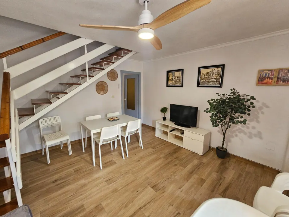 Dúplex a tan solo 50 metros de la playa con vistas al mar – Santiago de la ribera