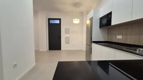 Piso de alquiler de 3 dormitorios a estrenar en Ciudad Aljarafe.