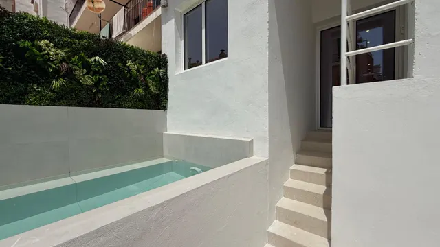 Vivienda completamente reformada con 3 dormitorios, terraza, jardín privado y piscina — 7