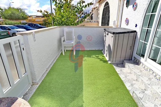 Se alquila encantador bungalow en planta baja en la urbanización San Luis, Torrevieja — 8