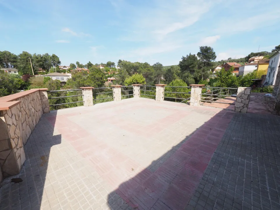 SE VENDE CASA INDEPENDIENTE EN OLESA DE BONESVALLS