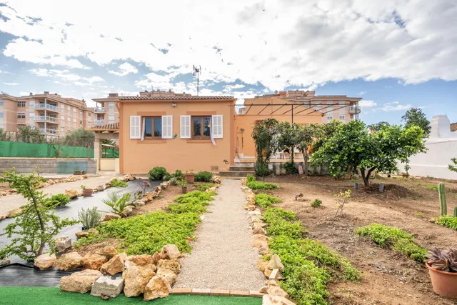 Chalet con amplio jardín y posibilidad de doble vivienda — 33
