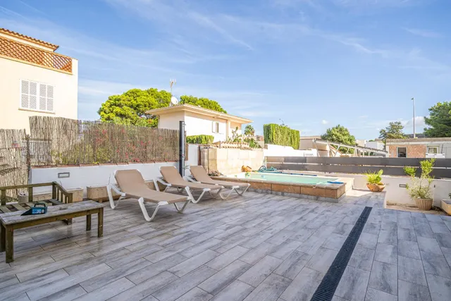 Chalet reformado con piscina, dos apartamentos independientes y garaje en Las Maravillas — 3