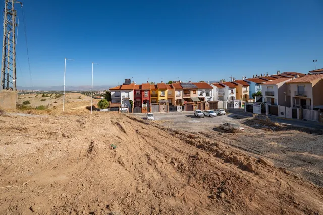 OPORTUNIDAD: SOLAR RESIDENCIAL EN EL CINTURÓN METROPOLITANO DE GRANADA, EN OTURA — 30