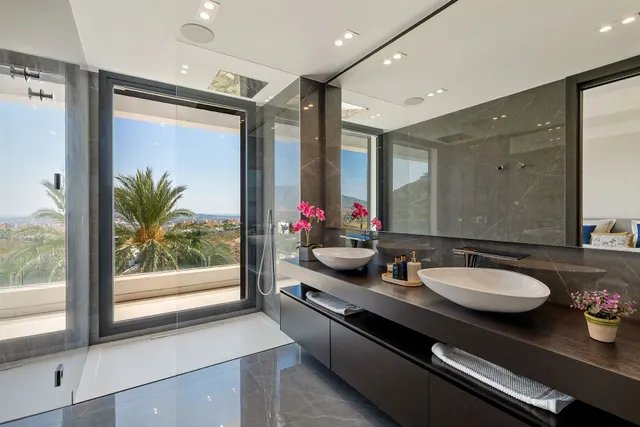 Spectacular Contemporary Villa with Exquisite Quality and Beautiful Views — 37