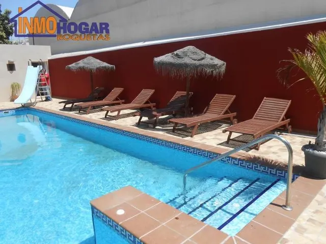 CHALET DE LUJO, 1000 m de parcela, 4 DOR,3 BAÑOS, PIS EXCELENTENTES CALIDADES A 200 m DE LA PLAYA!! — 2