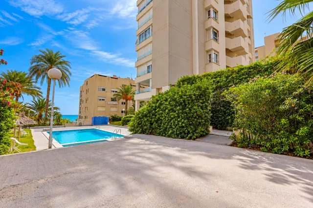 Vistas abiertas al mar y gran terraza en Cabo de las Huertas · 3 dormitorios y 2 baños — 47