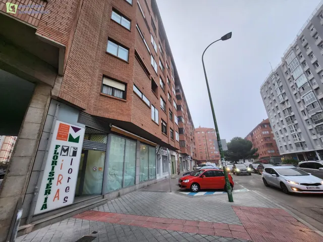 LOCAL COMERCIAL - ACONDICIONADO PARA FLORISTERÍA - ZONA SUR DE BURGOS — 2