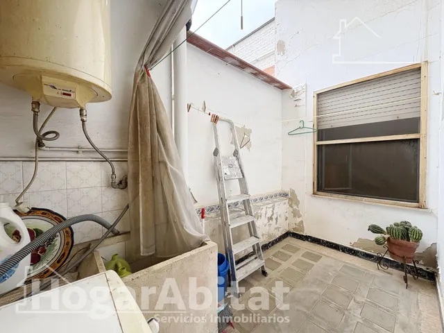 AMPLIA CASA PARA REFORMAR CON GARAJE Y TERRAZA EN EL CENTRO — 15