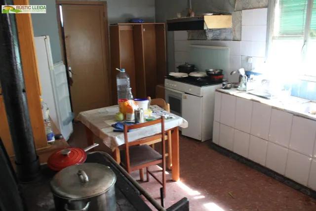 Masía con 18.000 m2 de terreno y amplios almacenes en Penelles. — 21