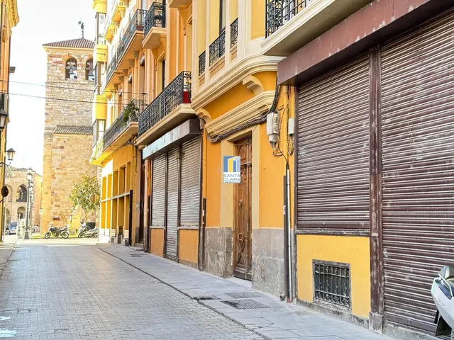 AMPLIOS LOCALES EN VENTA UBICADOS JUNTO A LA PLAZA MAYOR DE ZAMORA. — 3