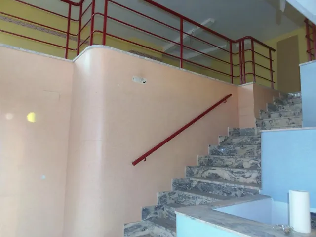 Se alquila local comercial con mucha fachada, muy cerca de El Corte Inglés y Parque Ribalta, frente — 13