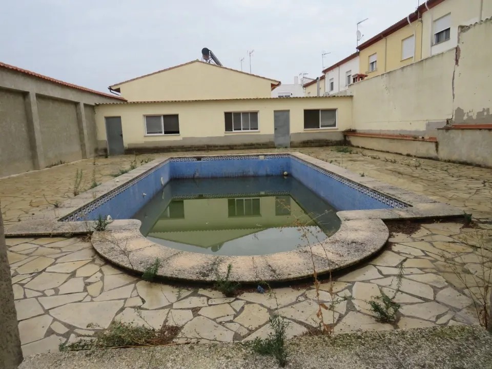 TERRENO URBANO  CON PISCINA A LA VENTA EN AGULLENT