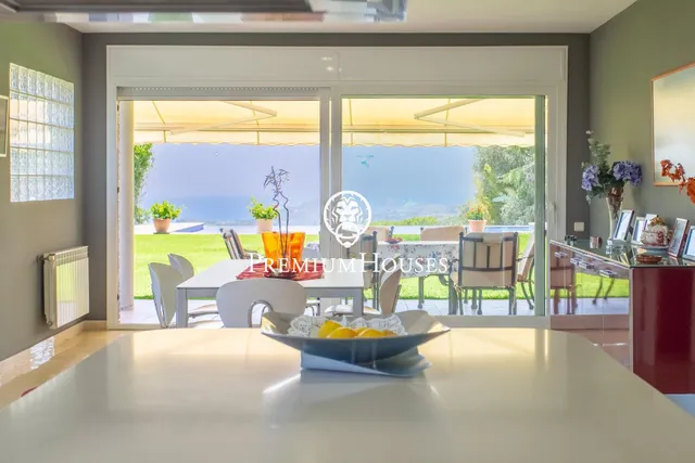 Exclusiva casa con jardín, piscina y espectaculares vistas al mar en Sant Andreu de Llavaneres — 14