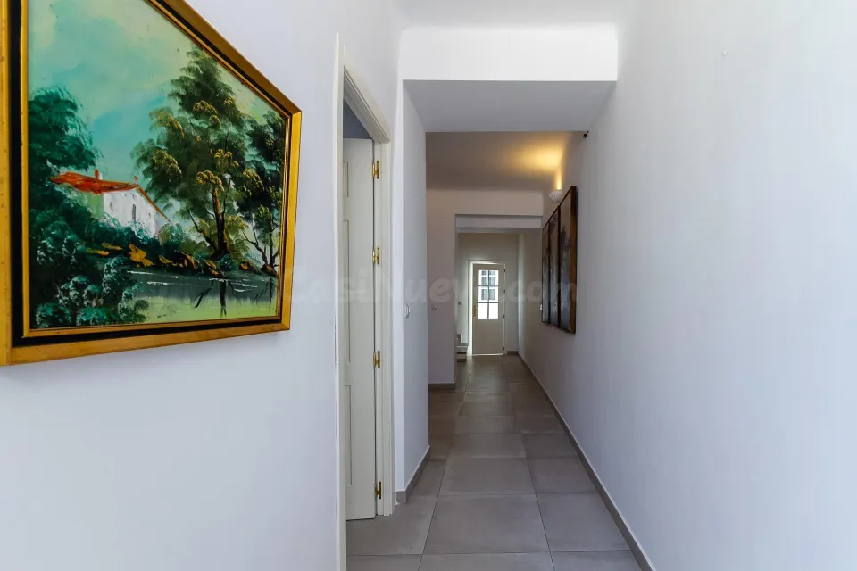 Casa en venta en Marchena, calle Cid – 2 dormitorios, 126 m2 y lista para entrar a vivir a 5 minutos del centro  2. Descripción corta
