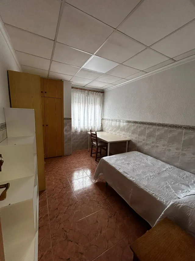 265€ GASTOS INCLUIDOS HAB. CHICA ESTUDIANTE - foto 2