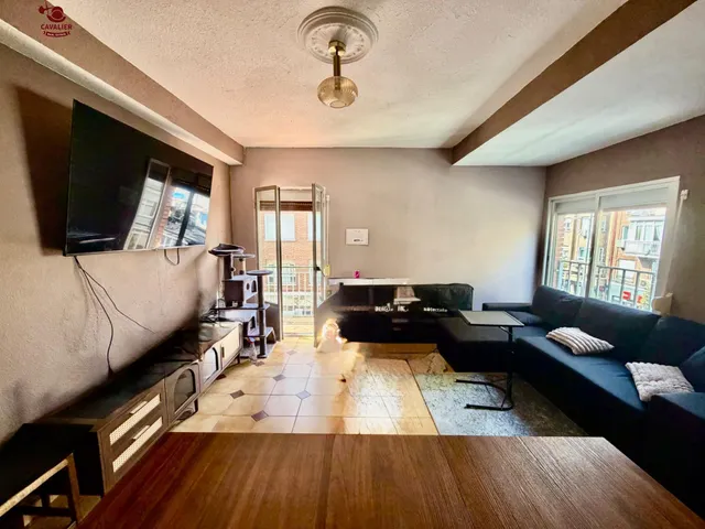 Piso exterior de 88m2 con 4 dormitorios para REFORMA INTEGRAL, con soleado salon comedor con acceso directo a una luminosa terraza exterior y cocina con tendedero,. — 9