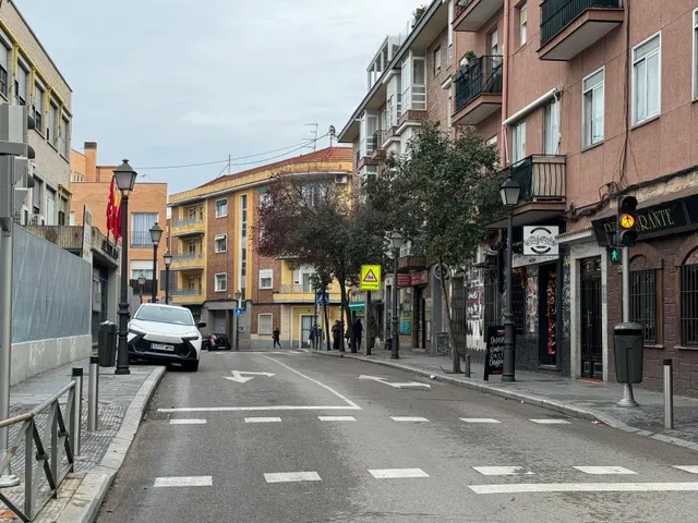 CASA BAJA CON PATIO - 1 MIN TREN VDE BAJO — 20