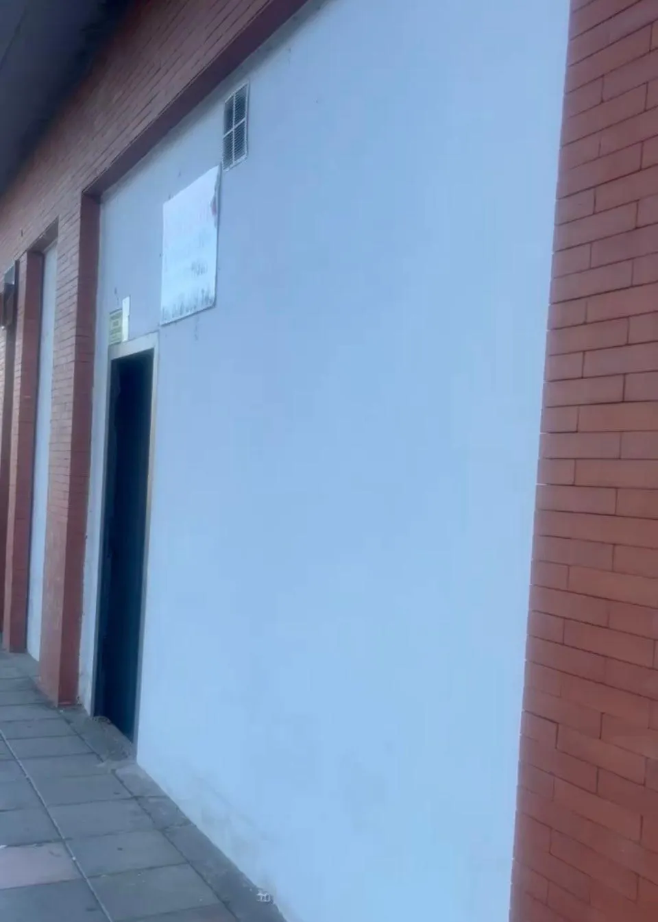 SE ALQUILA LOCAL PARA ACONDICIONAR EN EL BARRIO DE LA ROSALEDA