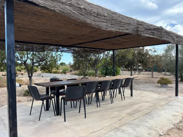 Terreno con almacén y barbacoa