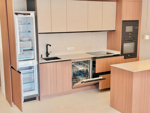 Piso reformado de 3 dormitorios y 2 baños a 200 metros del mar en el centro de Torrevieja — 19