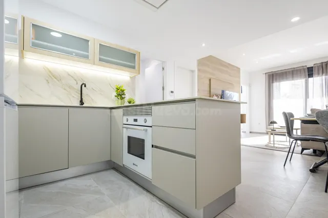 Apartamento de nueva construcción con 2 dormitorios y piscina comunitaria en Torrevieja — 2