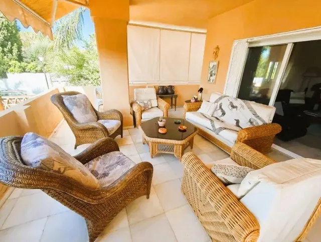 Villa en venta en Nueva Andalucía, Marbella, con vistas al mar y cerca de Puerto Banús — 48