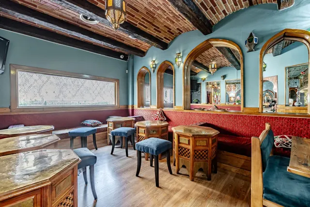 RESTAURANTE CALLE BERNARDINO OBREGÓN — 6