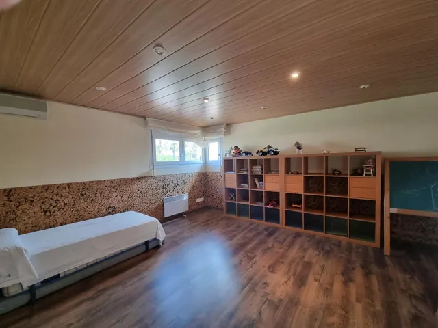 Chalet con patio, piscina, jardin, tenis, porche ,bodega  y garage — 14