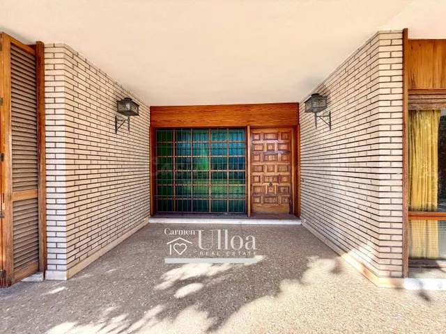 GRAN CHALET INDEPENDIENTE DE 708 M2 CON PISCINA PRIVADA EN V - foto 4