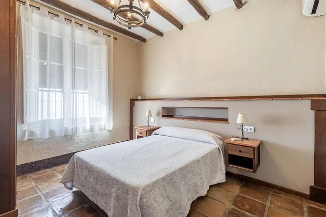 **NEGOCIO CONSOLIDADO DE EVENTOS Y ALOJAMIENTO TURÍSTICO EN UNA ESPECTACULAR FINCA ANDALUZA CERCA DE GRANADA** — 15