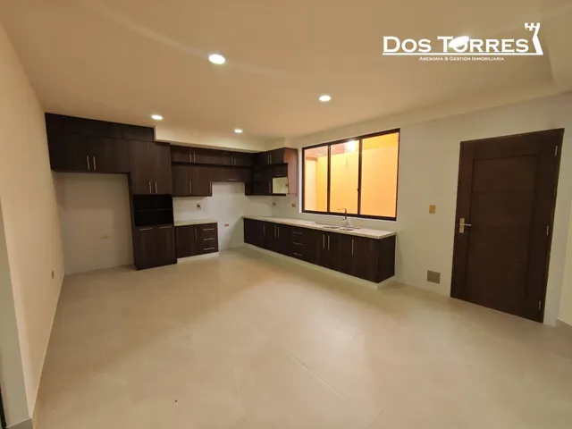 $us.- 129.500 Amplia casa nueva a estrenar, con 4 dormitorios, próximo a 4 esquinas. — 9