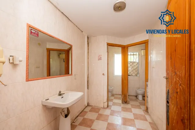 Terreno urbanizable, actualmente hay un restaurante. — 26