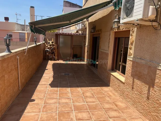 Ático con terraza, vistas abiertas y orientación sur en el c - foto 3