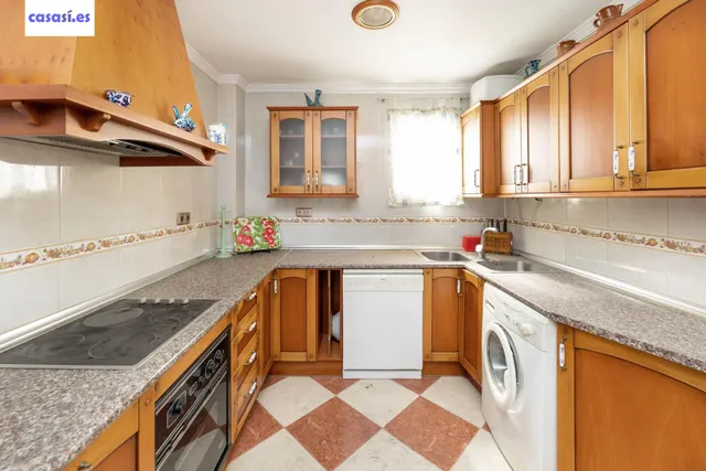 Local + vivienda en Avda. Cadiz — 18