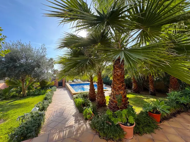 Villa con Vistas al Mar, Terraza Panorámica y Piscina en Cal - foto 3