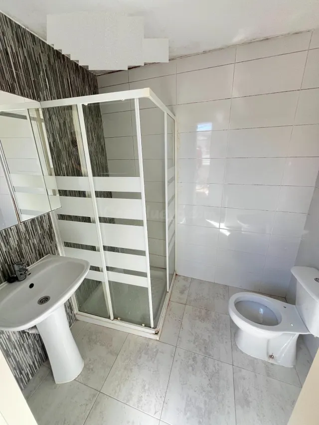 GRAN CASA TIPO DÚPLEX CON GARAJE EN ADRA - foto 4