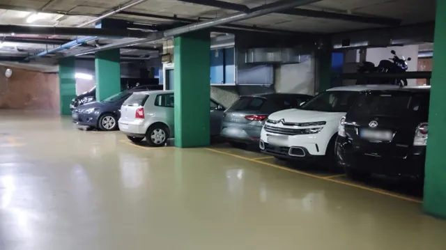 Parking 8m² en alquiler - Casc Antic — 6