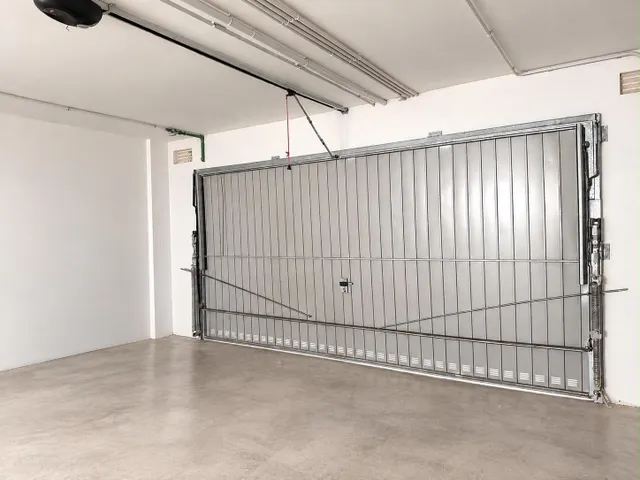 Moderno chalet adosado de 315m2 con gran garaje y piscina comunitaria — 29