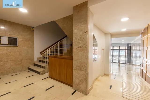 Amplia vivienda en pleno centro de Granada — 48