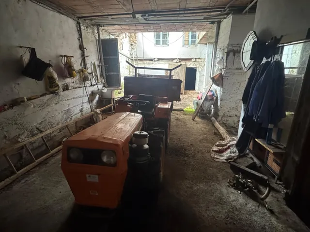CASA CON TERRENO EN VALDELALOBA — 16