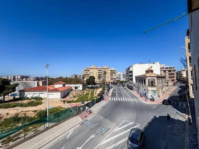 ¡Frente al mar y al puerto de Torrevieja, en pleno centro! — 31