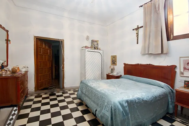 Calle Arriola junto San Juan de Dios — 46