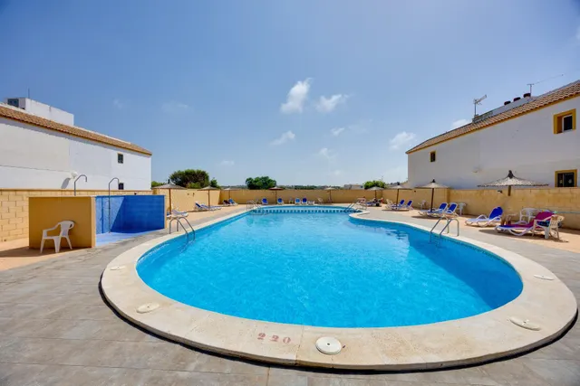Bungalow planta baja con jardín y piscina junto c.comercial — 37