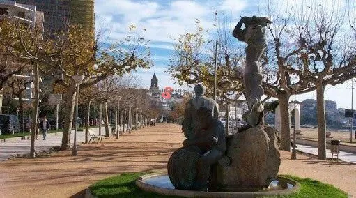 PALAMÓS: ALQUILER ANUAL DE PLAZA DE PARQUING CÉNTRICA, EN RE - foto 3