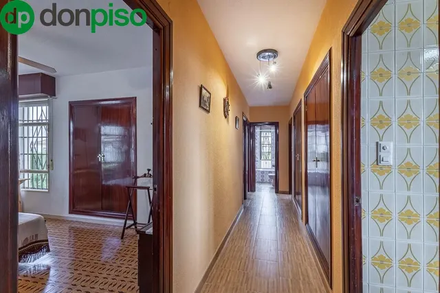 Gran casa con parcela y piscina en Cájar — 24